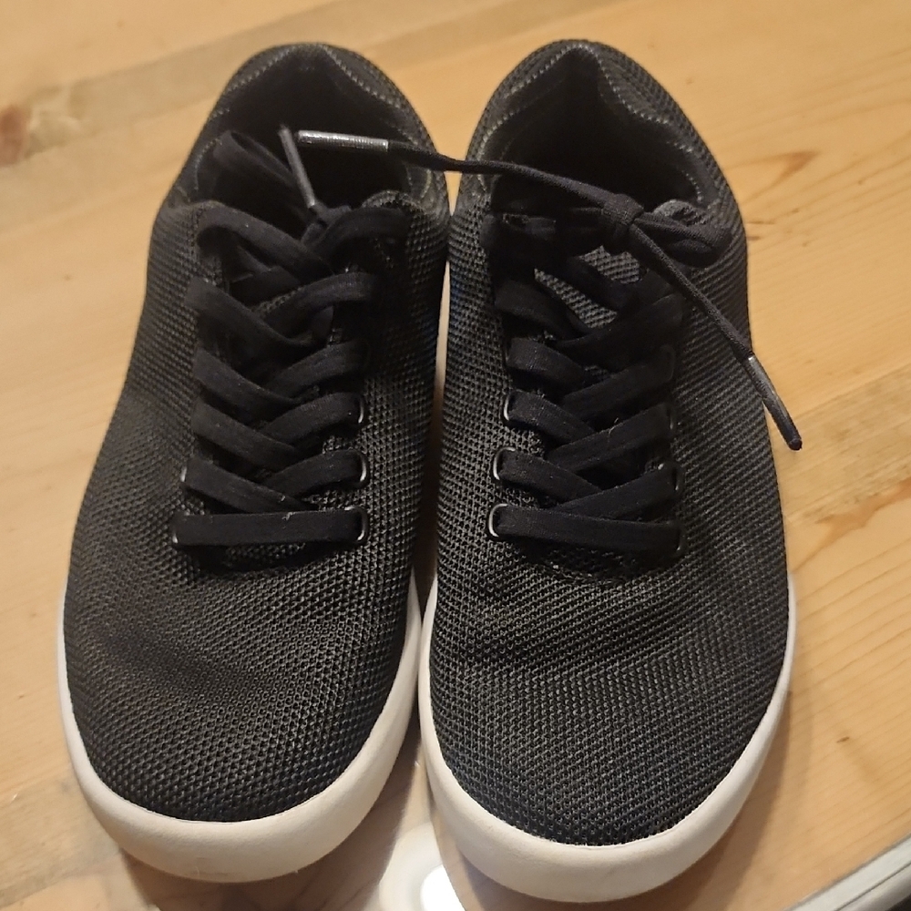 Atoms 000 Sneakers